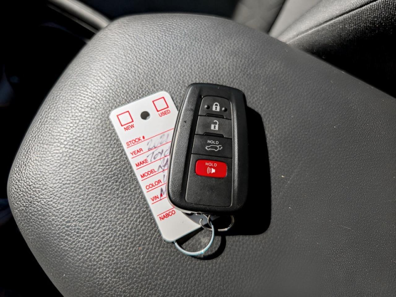 2021 Toyota RAV4 XLE  **LOW KMS - 1 OWNER** Photo