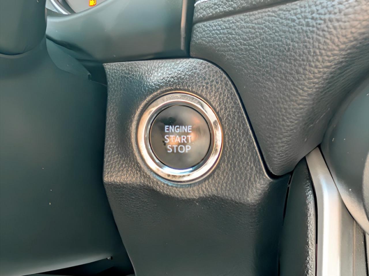 2021 Toyota RAV4 XLE  **LOW KMS - 1 OWNER** Photo