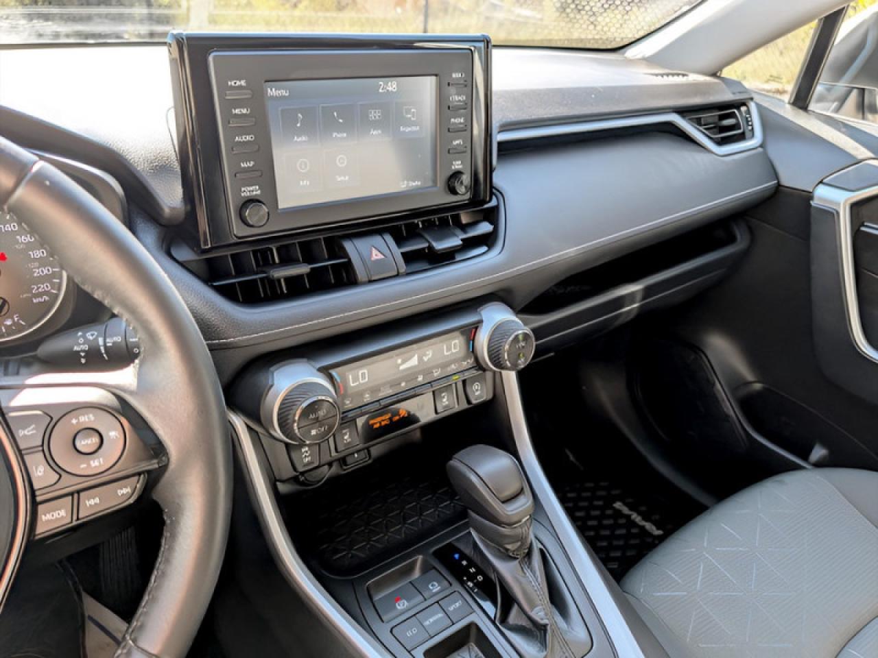 2021 Toyota RAV4 XLE  **LOW KMS - 1 OWNER** Photo