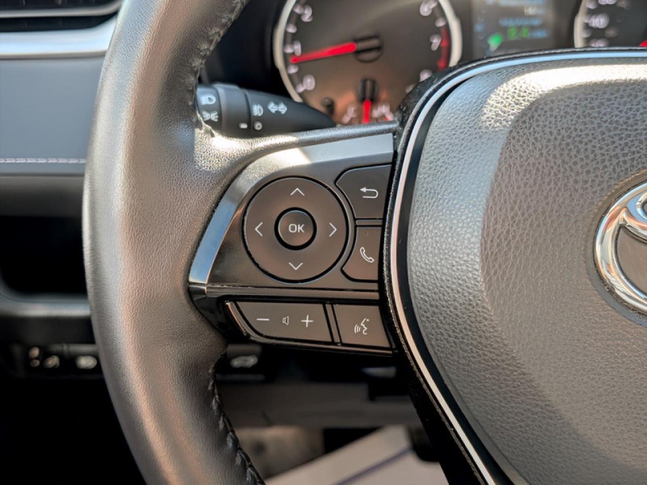 2021 Toyota RAV4 XLE  **LOW KMS - 1 OWNER** Photo