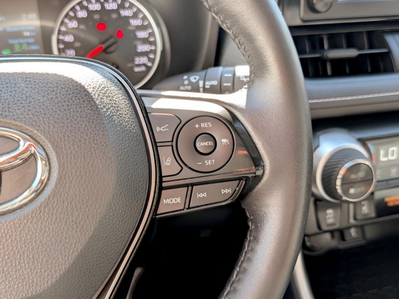 2021 Toyota RAV4 XLE  **LOW KMS - 1 OWNER** Photo