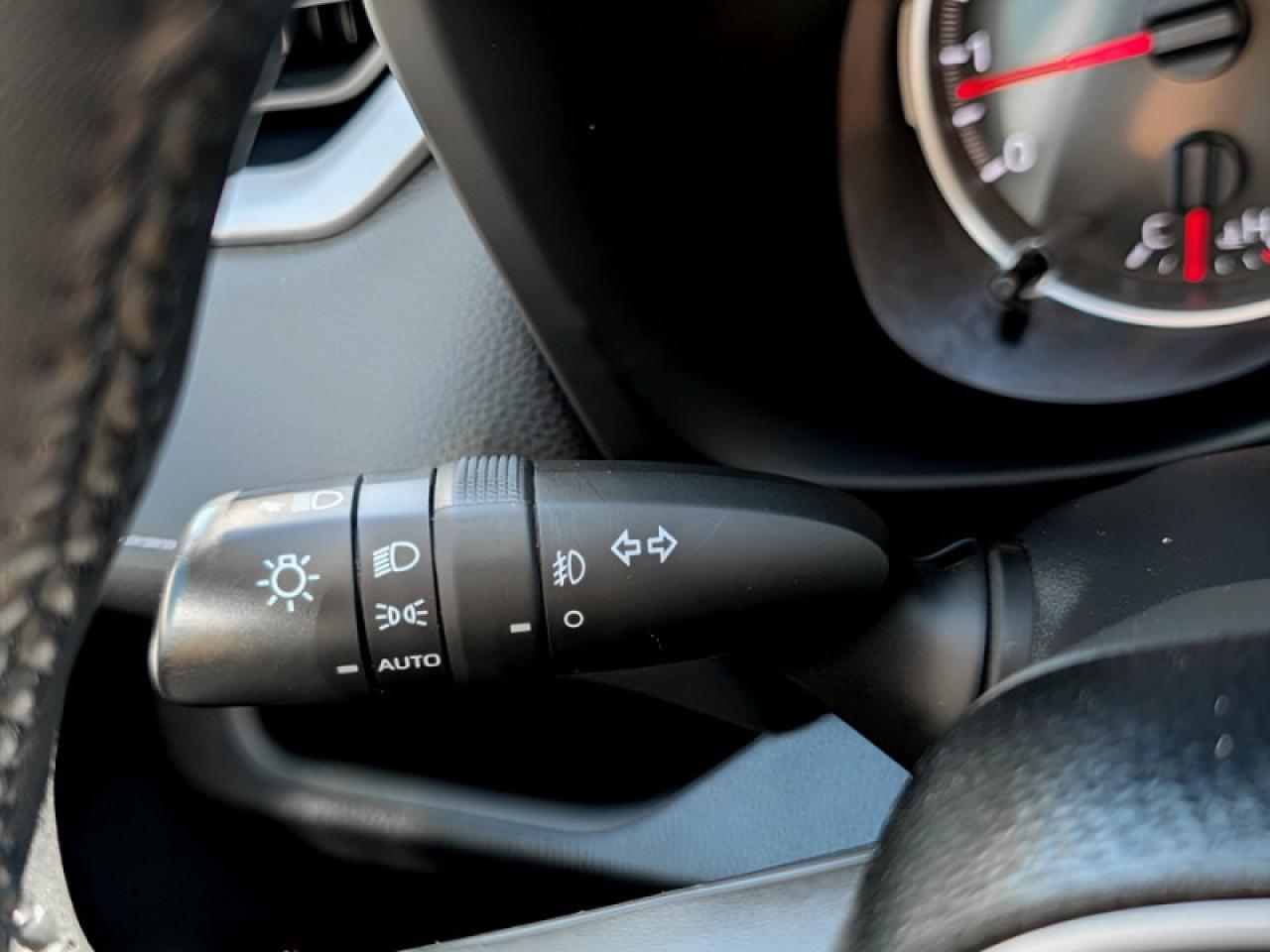 2021 Toyota RAV4 XLE  **LOW KMS - 1 OWNER** Photo