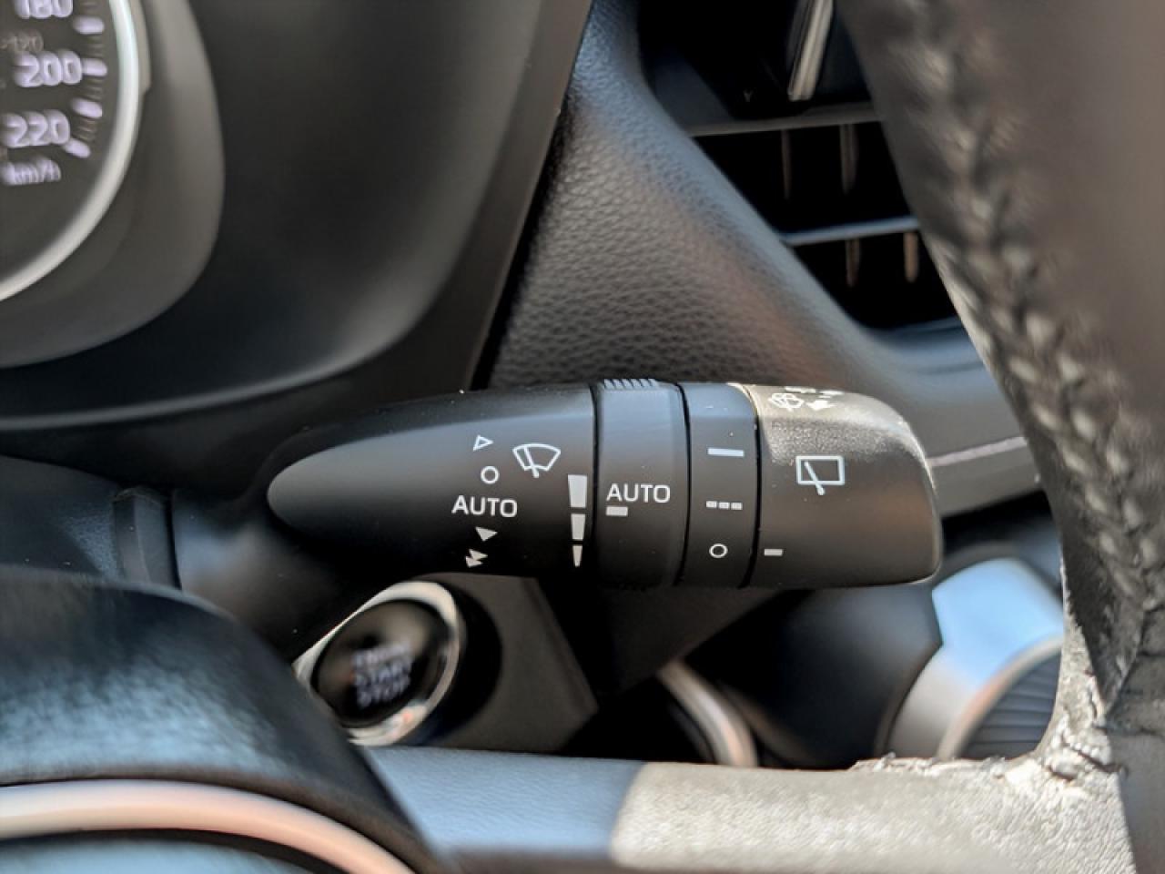 2021 Toyota RAV4 XLE  **LOW KMS - 1 OWNER** Photo