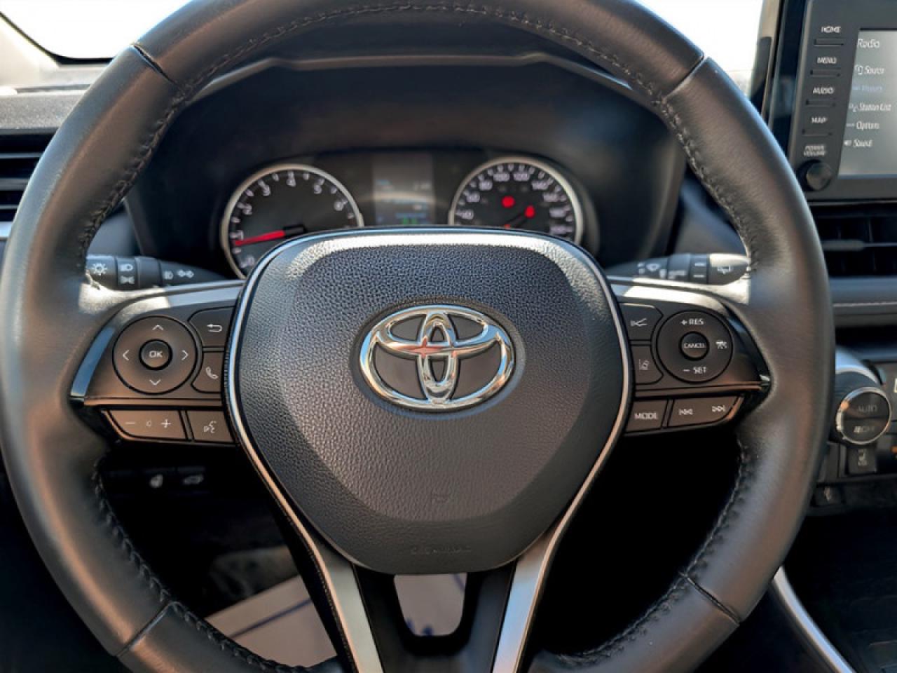 2021 Toyota RAV4 XLE  **LOW KMS - 1 OWNER** Photo