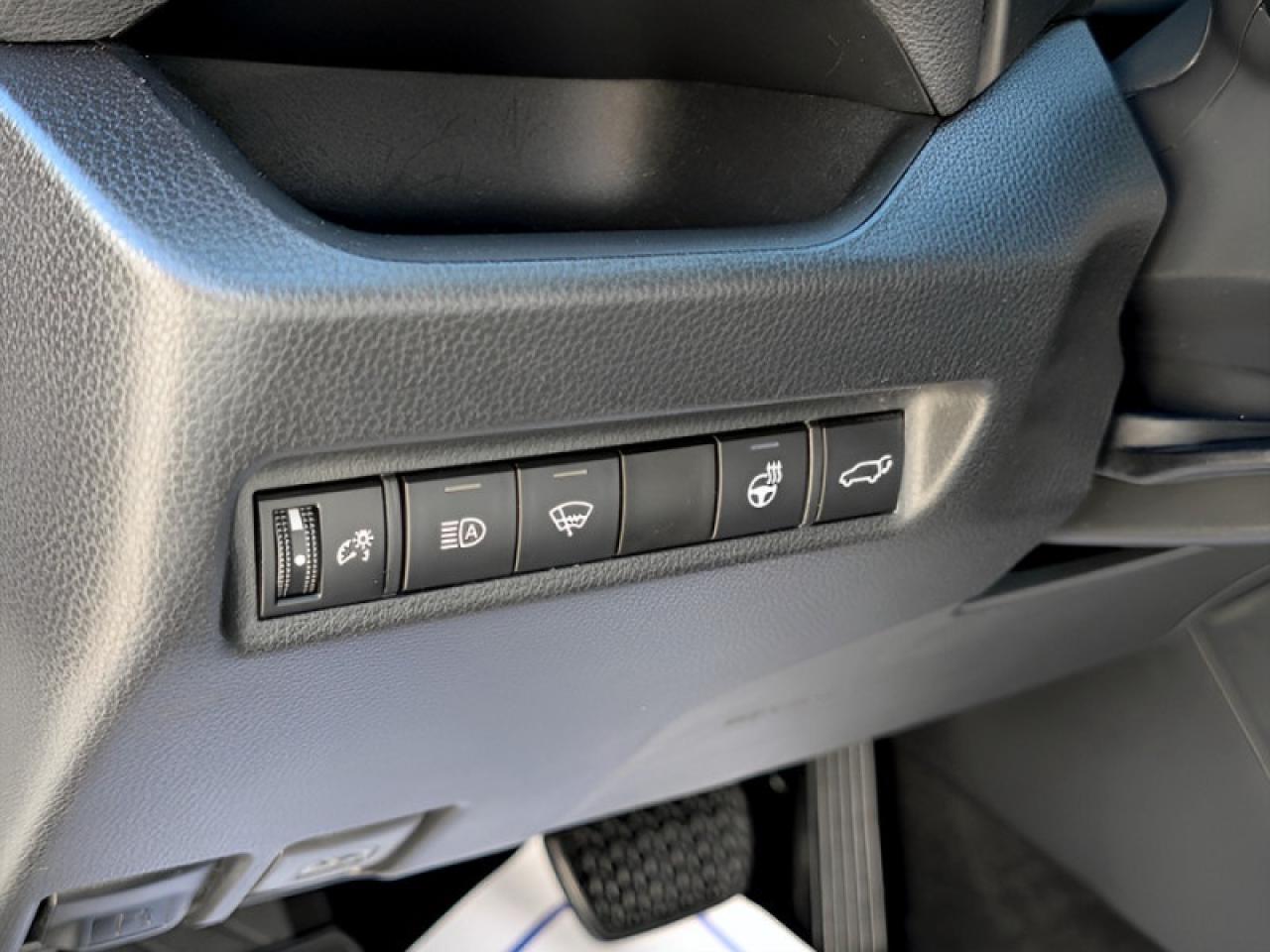 2021 Toyota RAV4 XLE  **LOW KMS - 1 OWNER** Photo