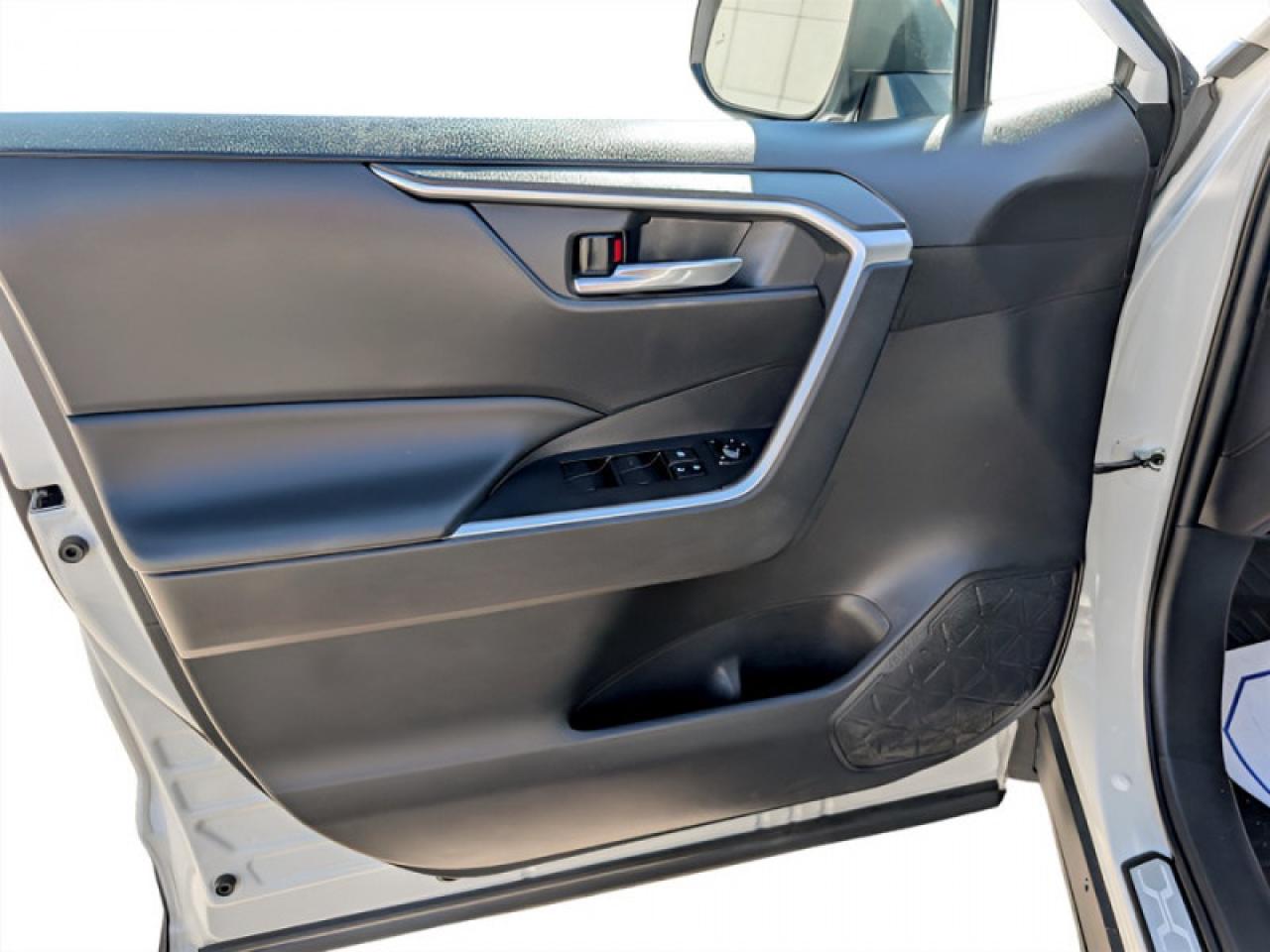 2021 Toyota RAV4 XLE  **LOW KMS - 1 OWNER** Photo