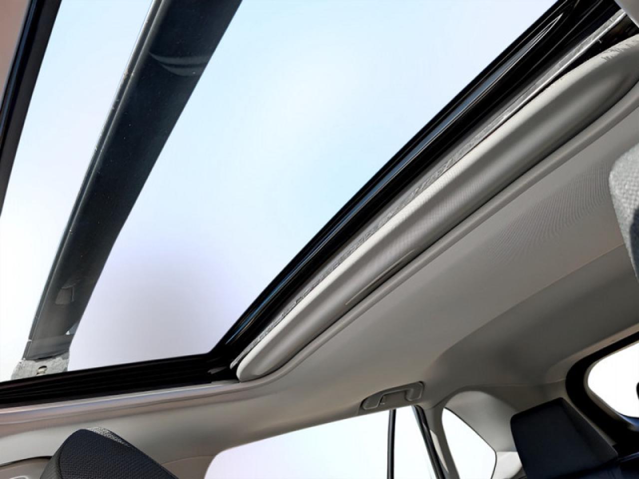 2021 Toyota RAV4 XLE  **LOW KMS - 1 OWNER** Photo