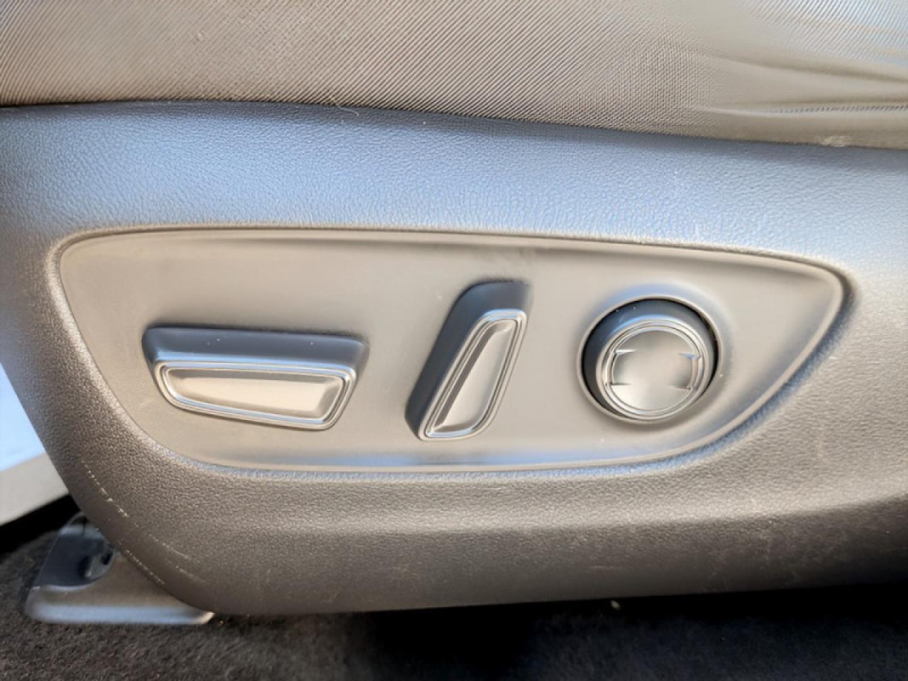 2021 Toyota RAV4 XLE  **LOW KMS - 1 OWNER** Photo