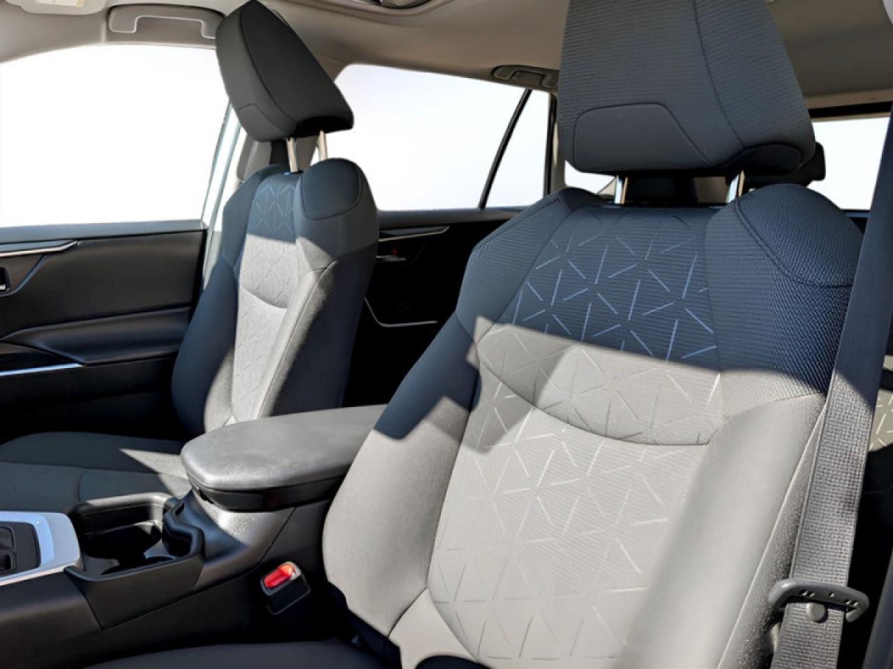 2021 Toyota RAV4 XLE  **LOW KMS - 1 OWNER** Photo