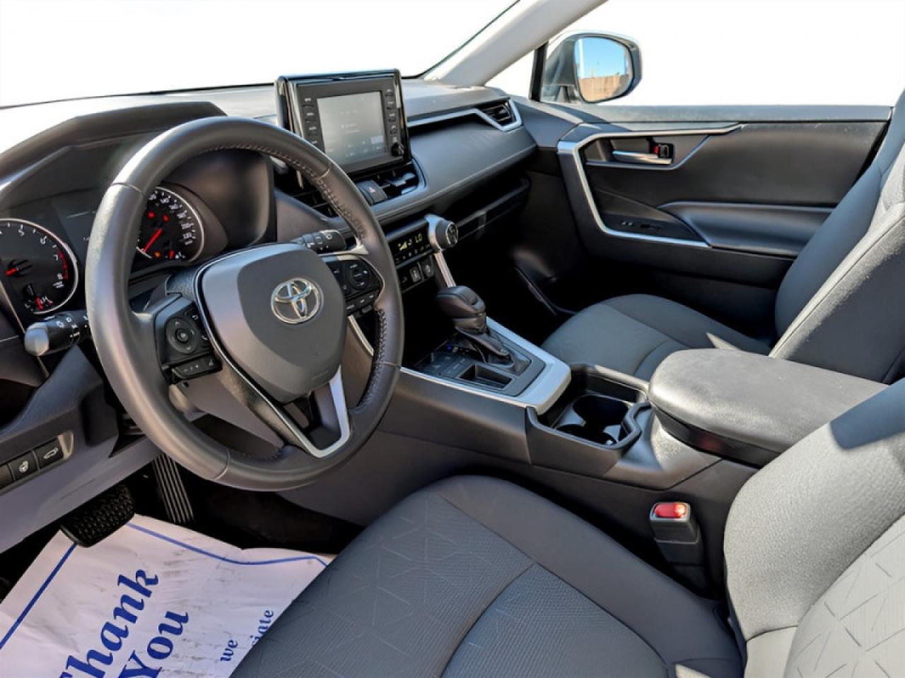 2021 Toyota RAV4 XLE  **LOW KMS - 1 OWNER** Photo