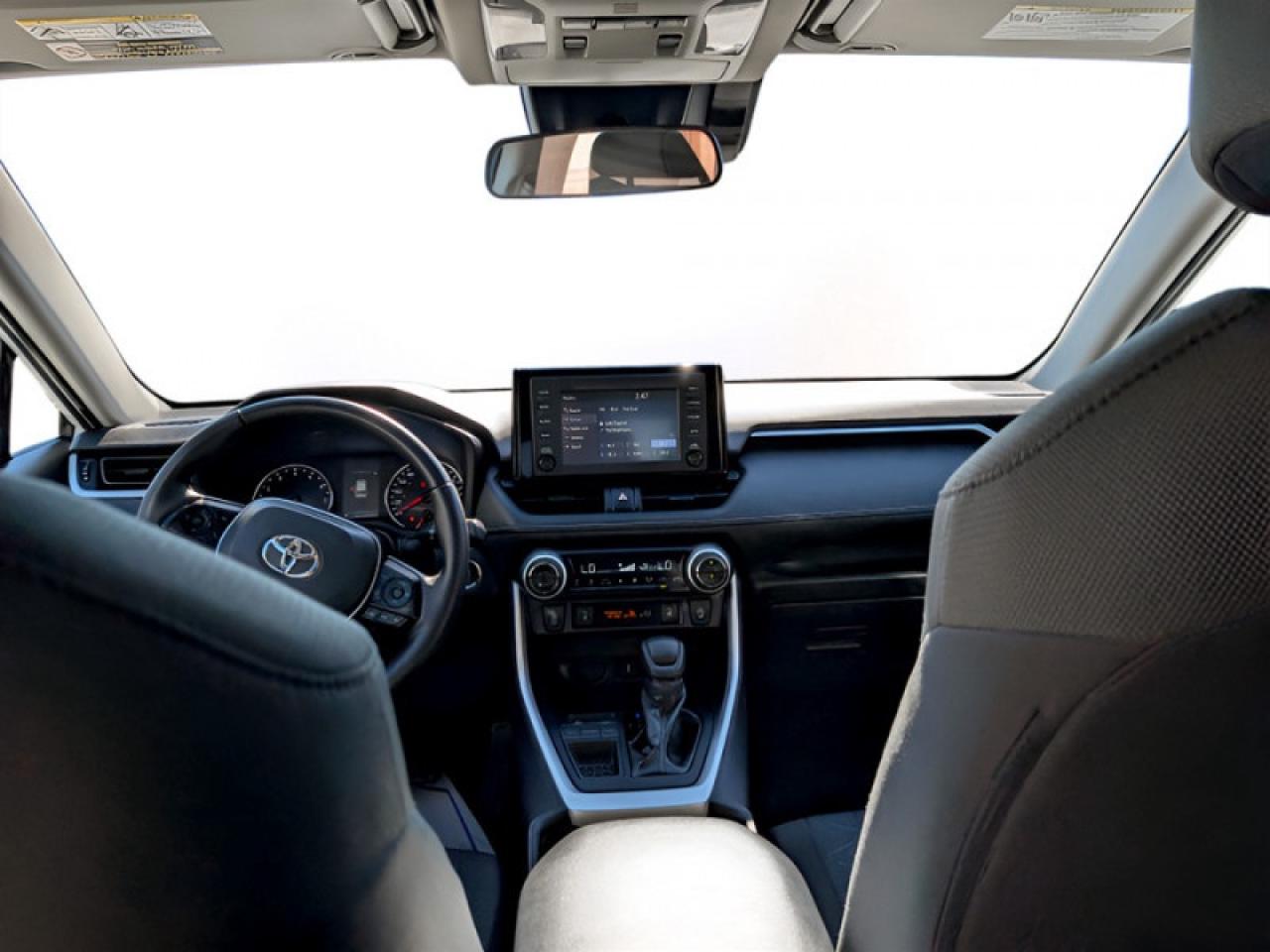 2021 Toyota RAV4 XLE  **LOW KMS - 1 OWNER** Photo