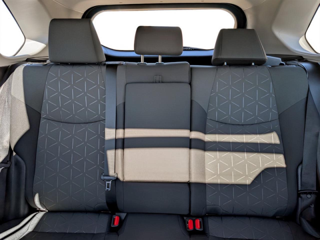 2021 Toyota RAV4 XLE  **LOW KMS - 1 OWNER** Photo