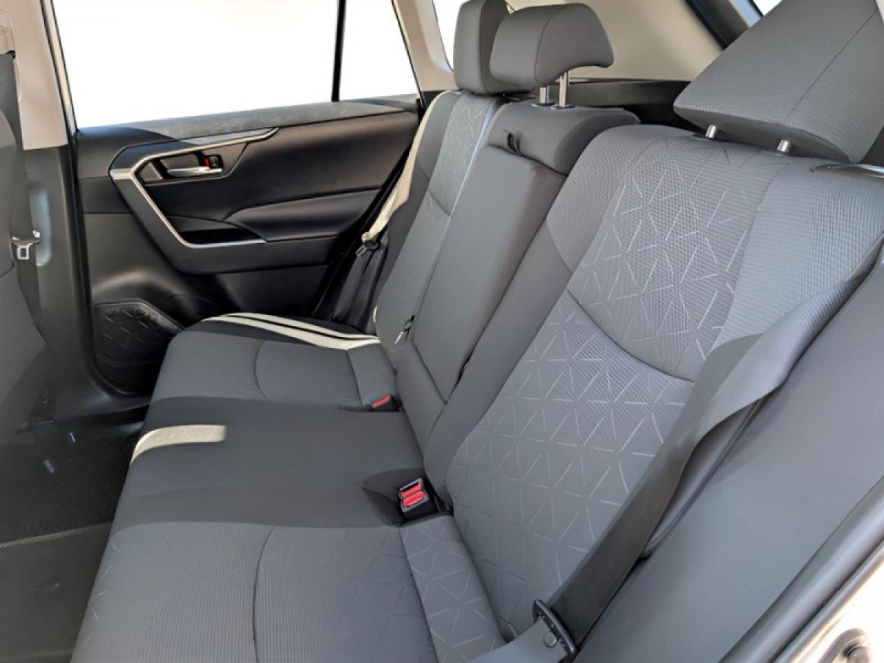 2021 Toyota RAV4 XLE  **LOW KMS - 1 OWNER** Photo