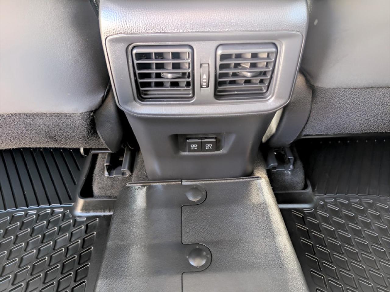 2021 Toyota RAV4 XLE  **LOW KMS - 1 OWNER** Photo