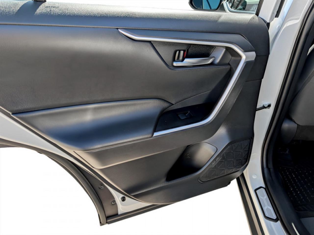 2021 Toyota RAV4 XLE  **LOW KMS - 1 OWNER** Photo