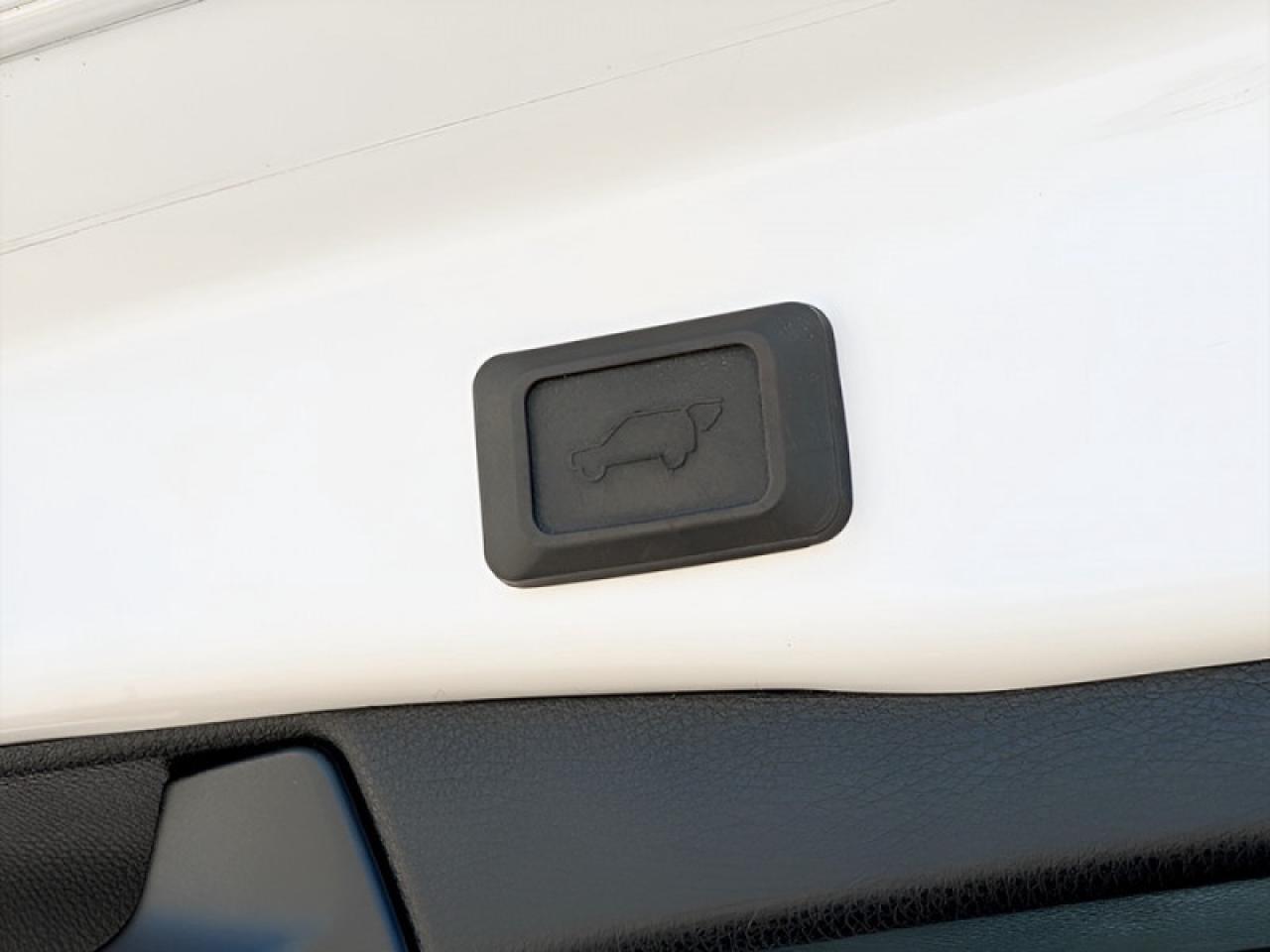 2021 Toyota RAV4 XLE  **LOW KMS - 1 OWNER** Photo