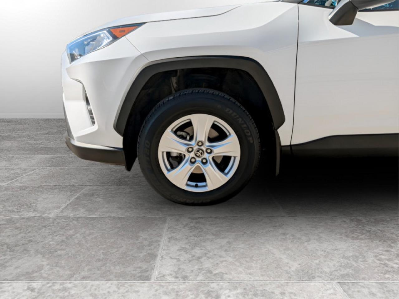 2021 Toyota RAV4 XLE  **LOW KMS - 1 OWNER** Photo