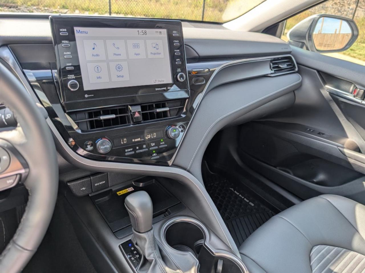 2024 Toyota Camry SE Upgrade  **SE UPGRADE - VERY CLEAN** Photo