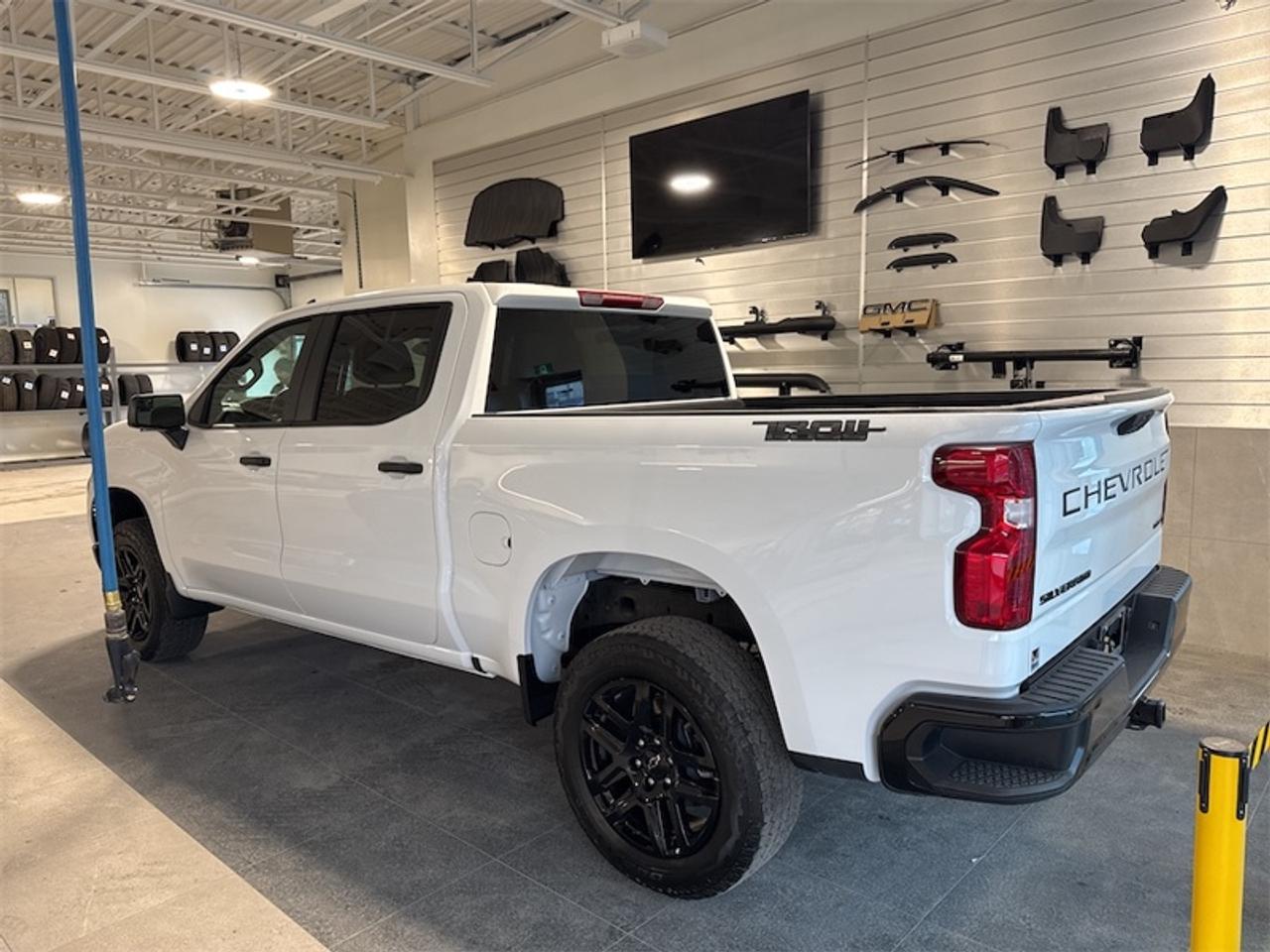 2025 Chevrolet Silverado 1500 Custom Trail Photo