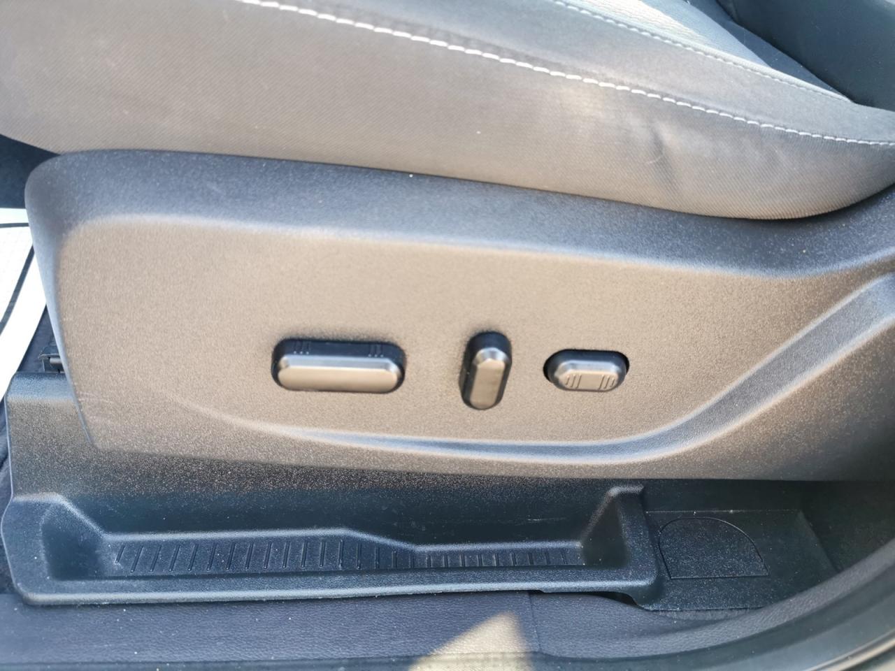 2019 Ford Escape SE 4WD - Photo #12