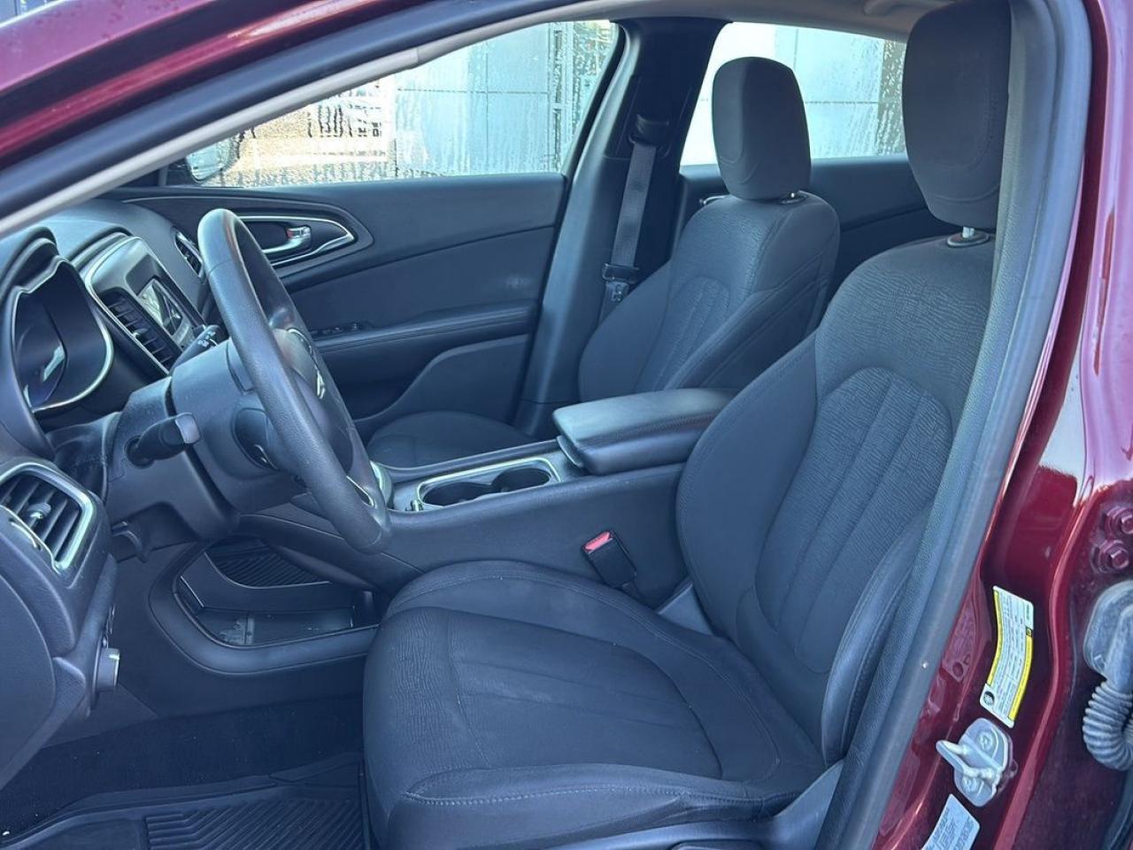 2016 Chrysler 200 LX Photo5