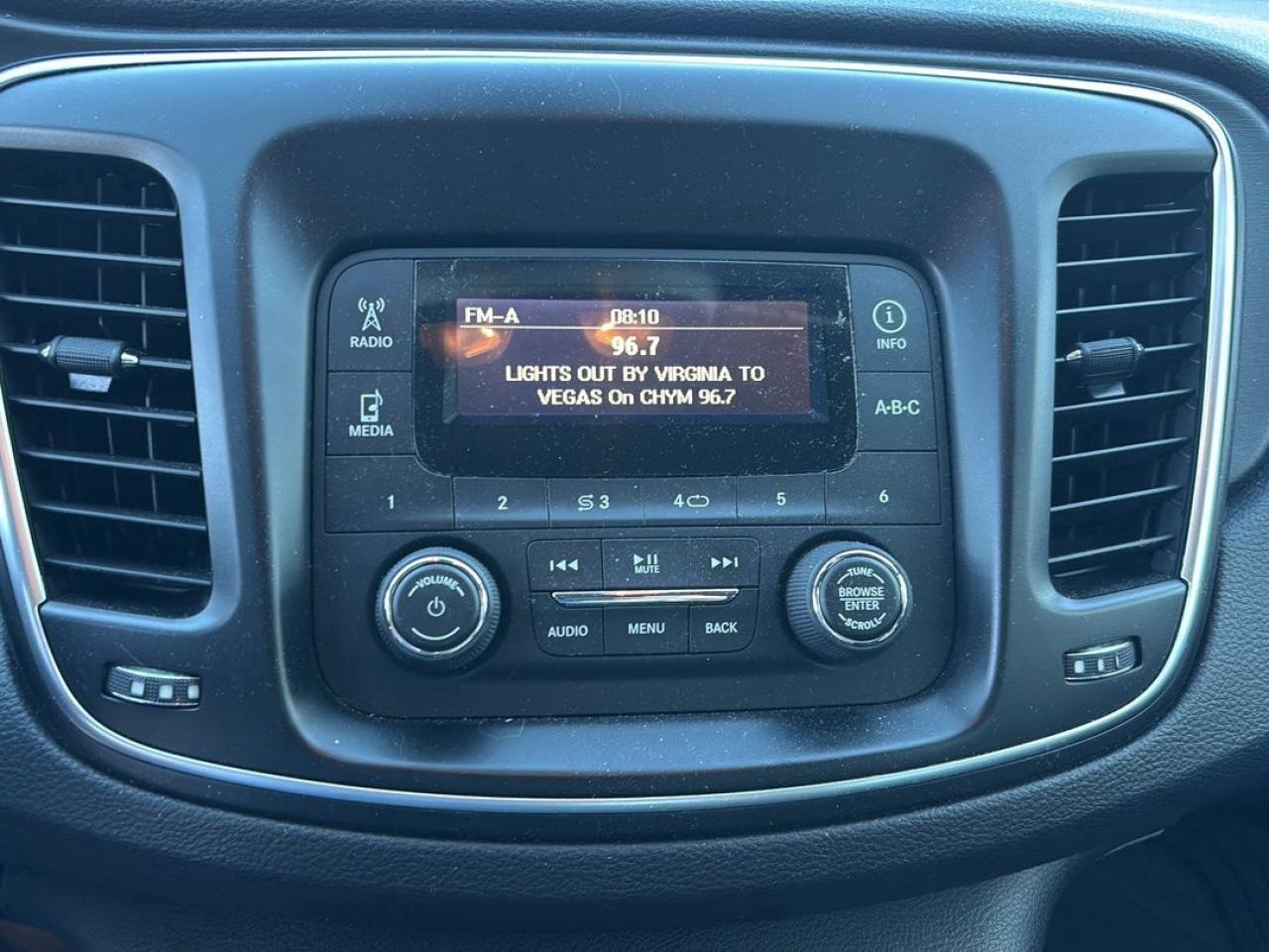 2016 Chrysler 200 LX Photo5