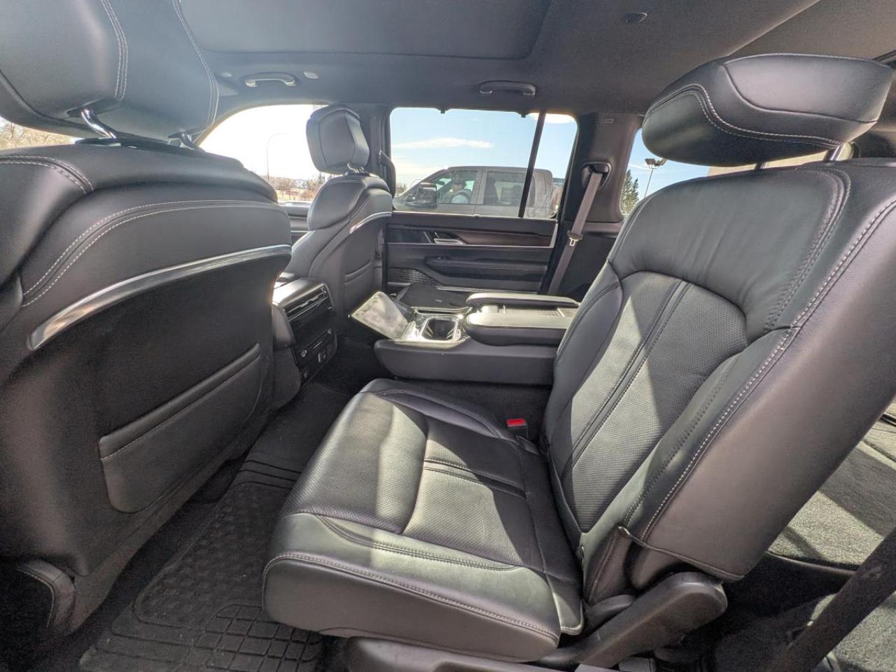 2022 Jeep Grand Wagoneer Series I 4x4 Photo