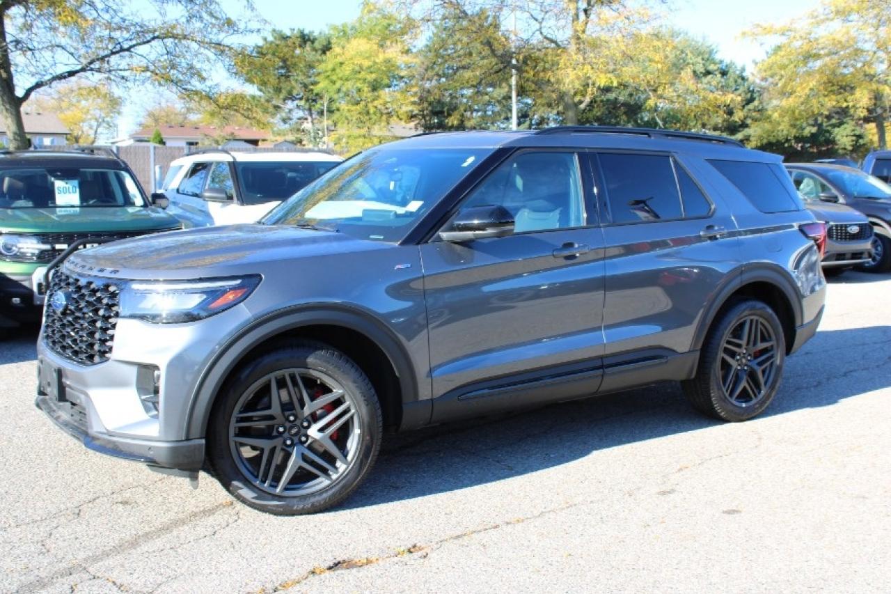 2025 Ford Explorer ST-Line Photo3