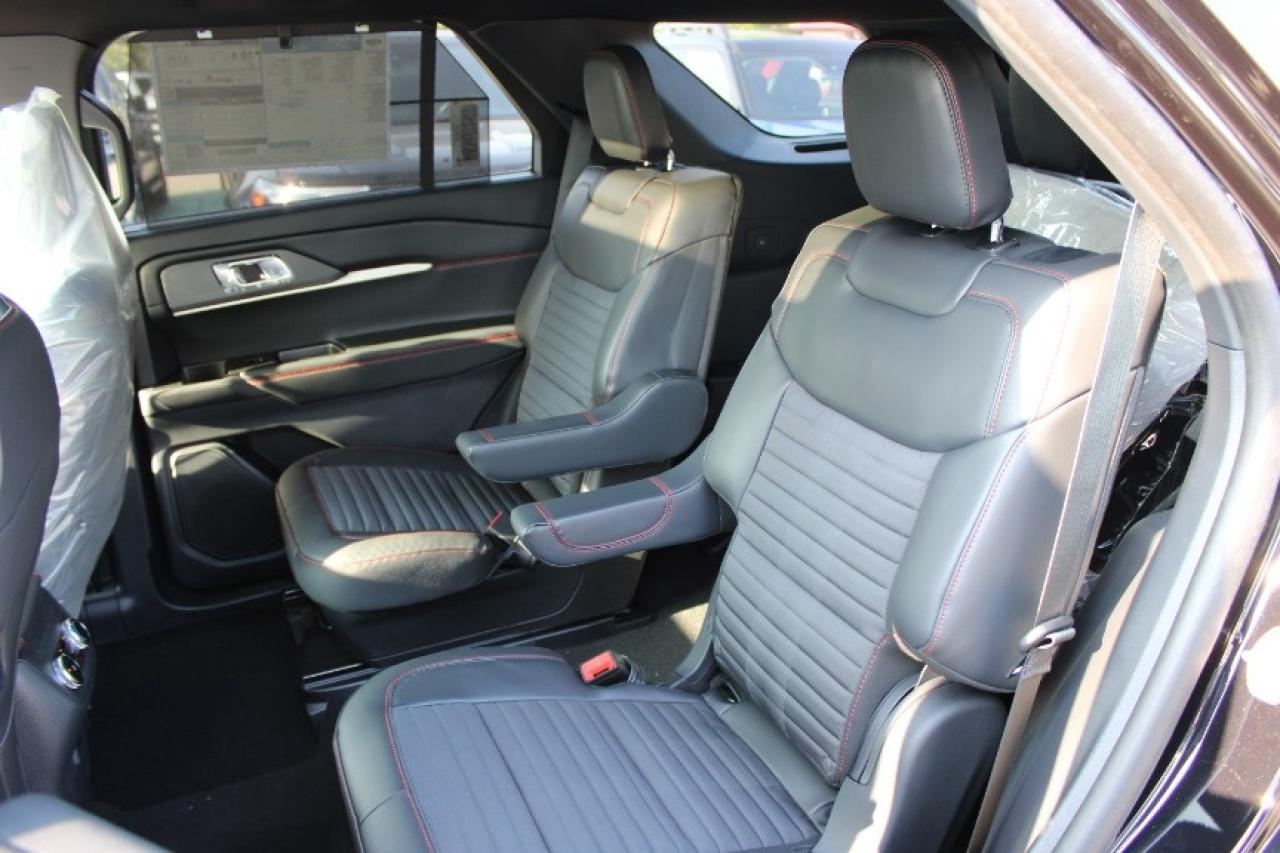 2025 Ford Explorer ST-Line Photo