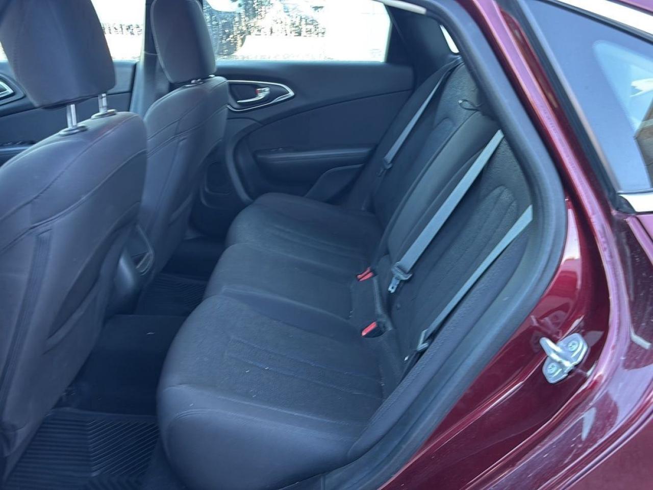 2016 Chrysler 200 LX, LOCAL TRADE, AUTOMATIC, LOW KM'S! CLEAN! Photo