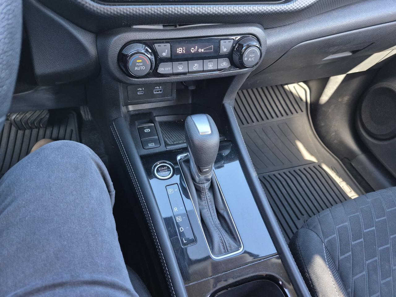 2022 Nissan Kicks SV Photo25