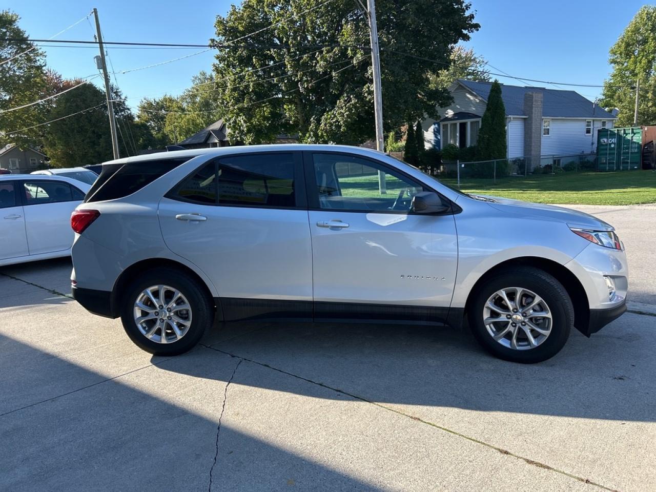 2021 Chevrolet Equinox LS   AWD ** SUPER  CLEAN ** Photo