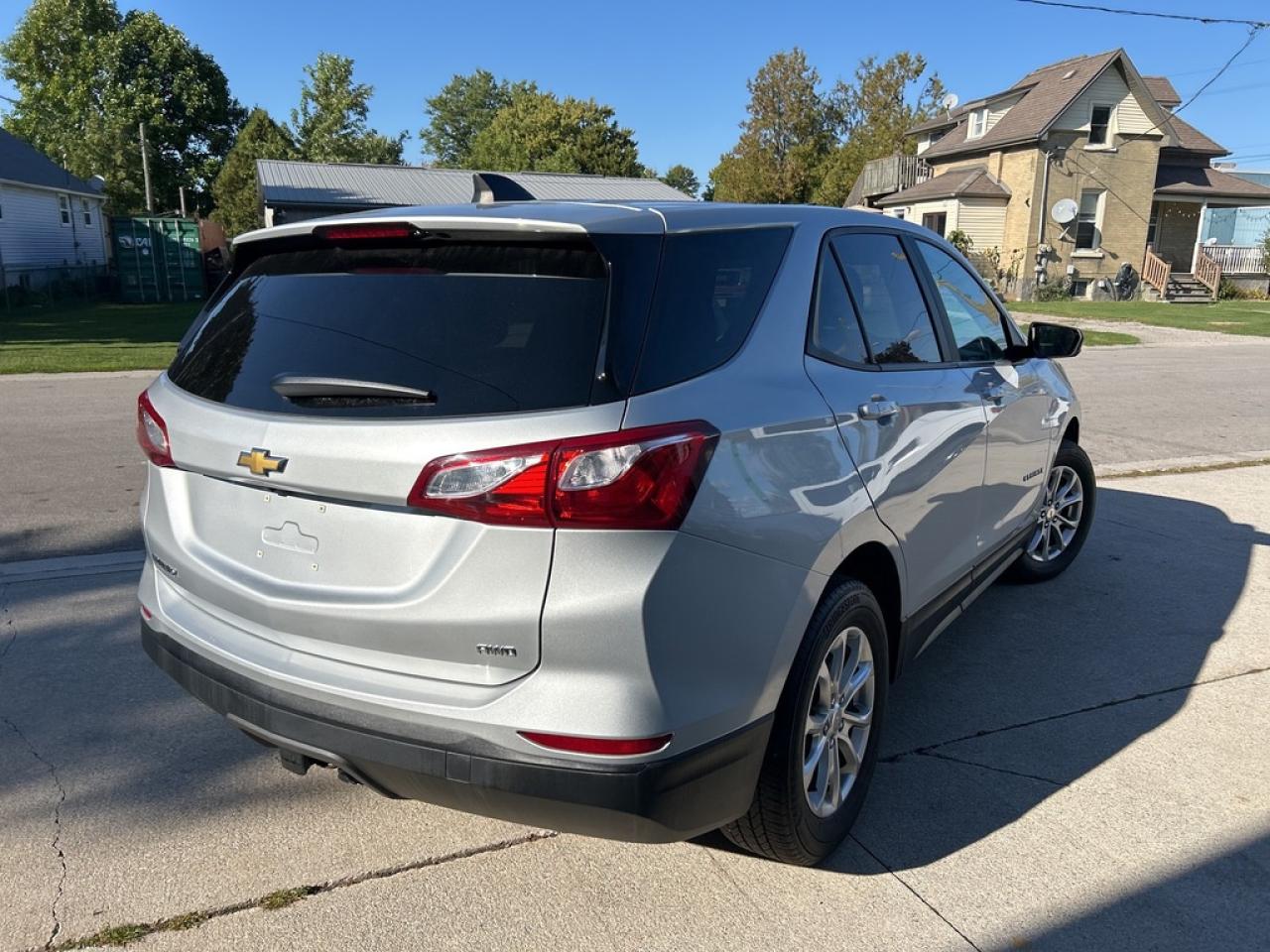 2021 Chevrolet Equinox LS   AWD ** SUPER  CLEAN ** Photo