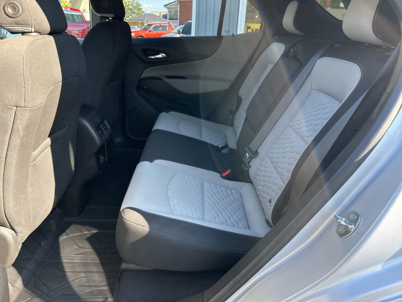 2021 Chevrolet Equinox LS   AWD ** SUPER  CLEAN ** Photo