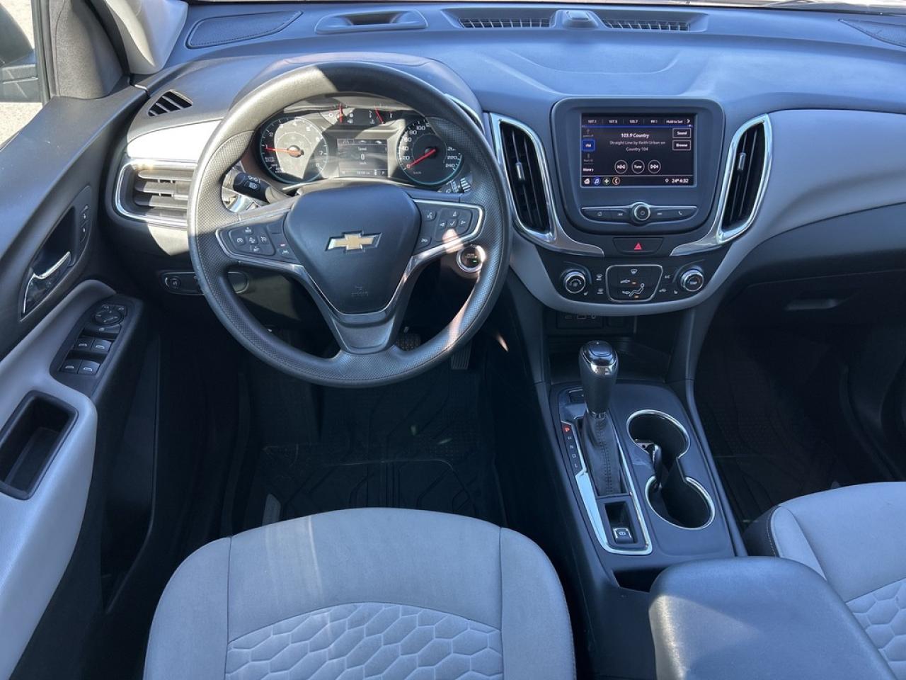 2021 Chevrolet Equinox LS   AWD ** SUPER  CLEAN ** Photo