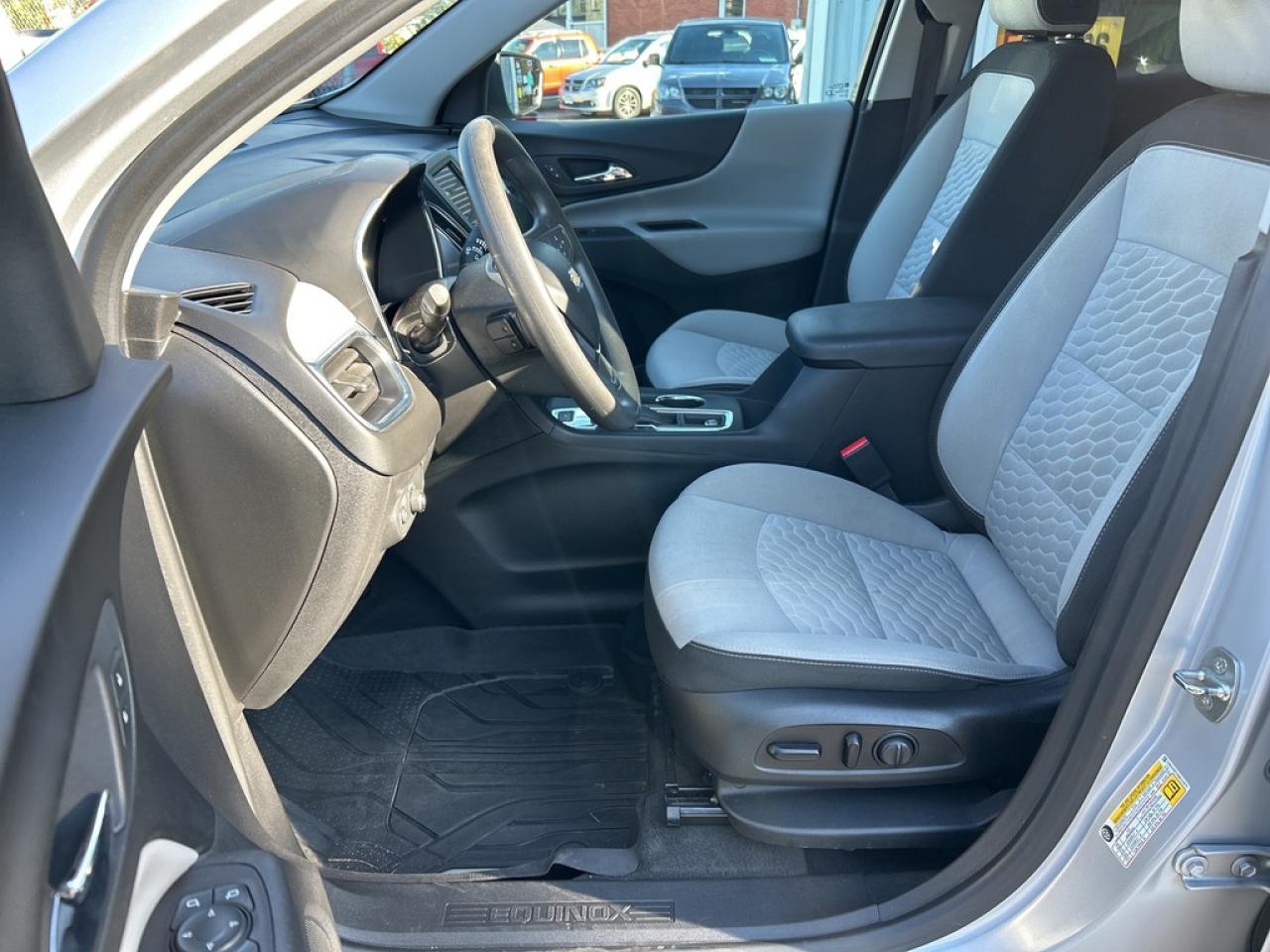 2021 Chevrolet Equinox LS   AWD ** SUPER  CLEAN ** Photo