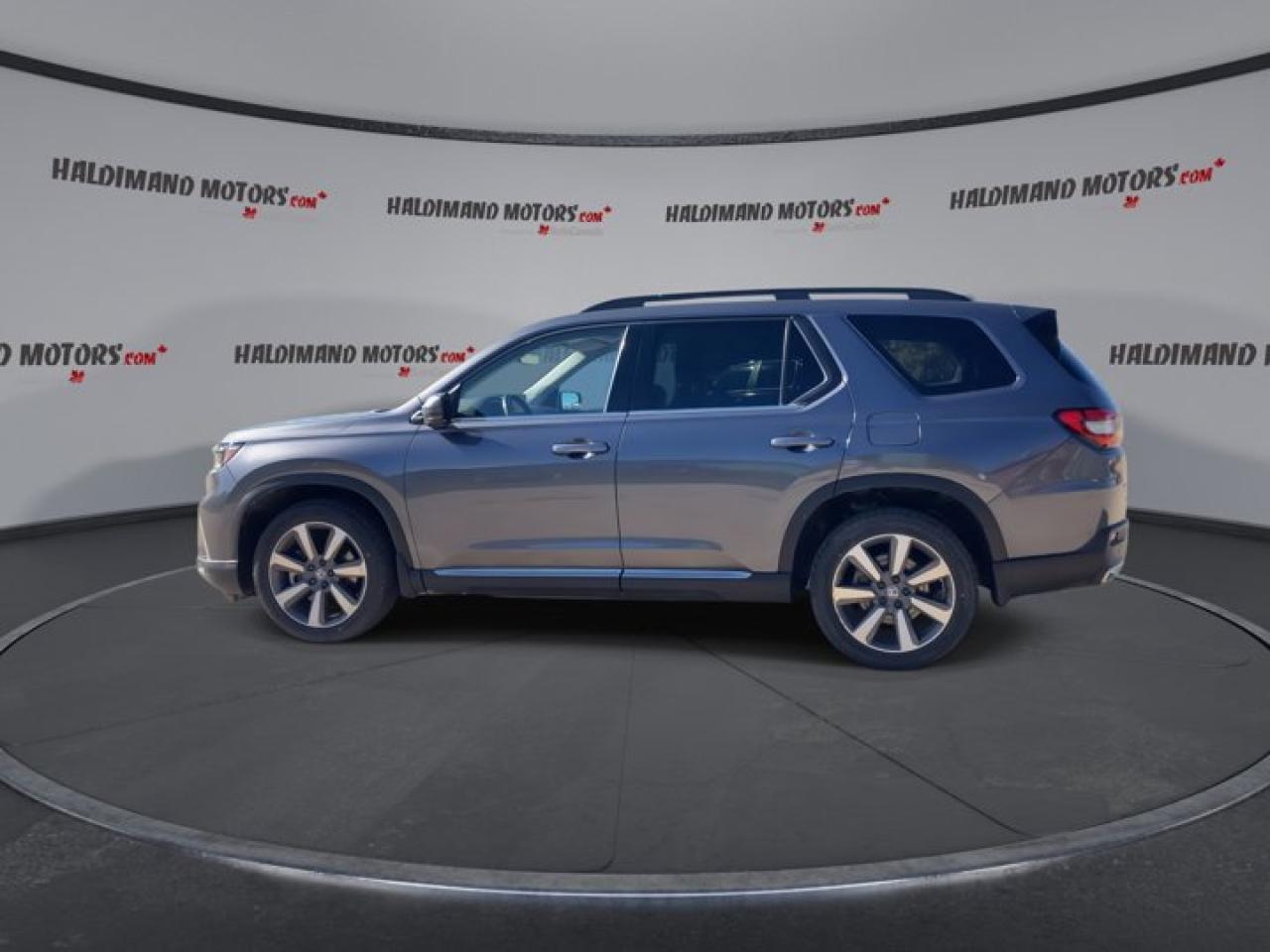 2023 Honda Pilot Touring AWD | No accidents Photo