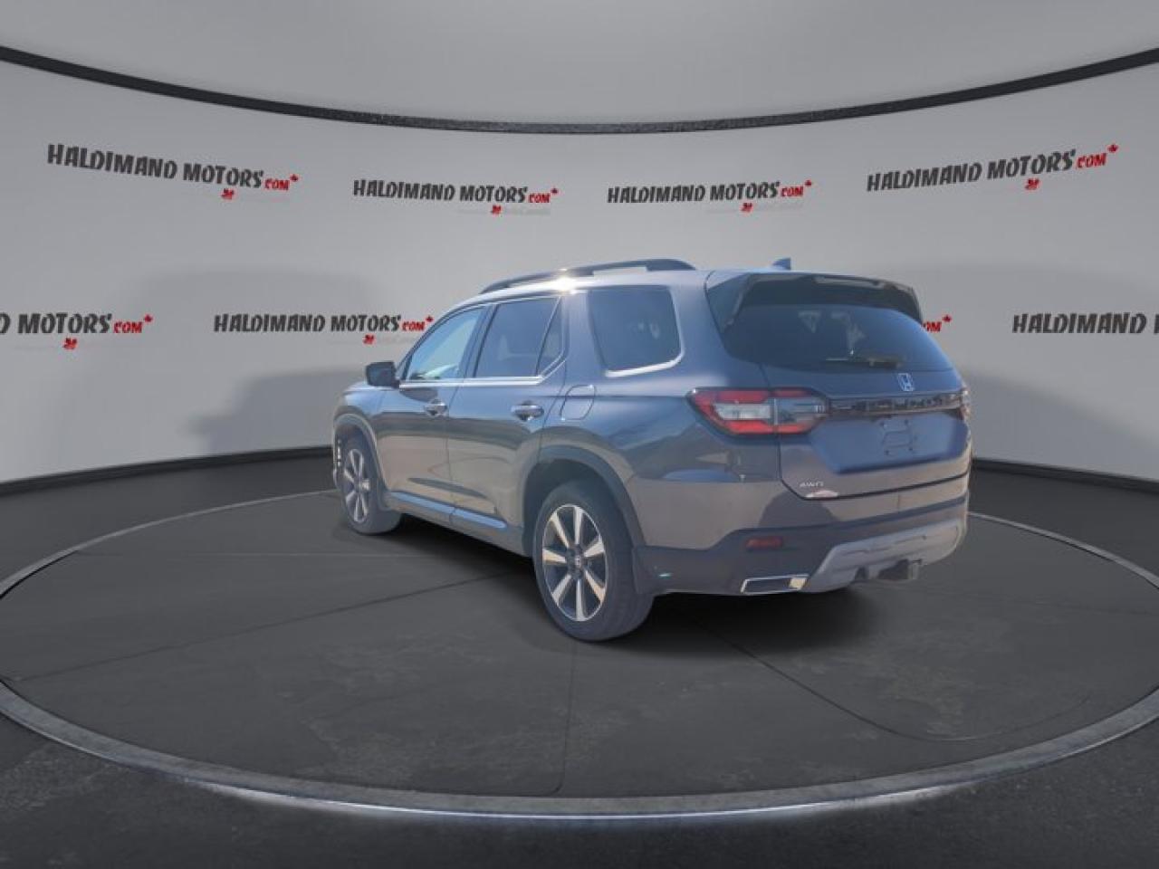 2023 Honda Pilot Touring AWD | No accidents Photo