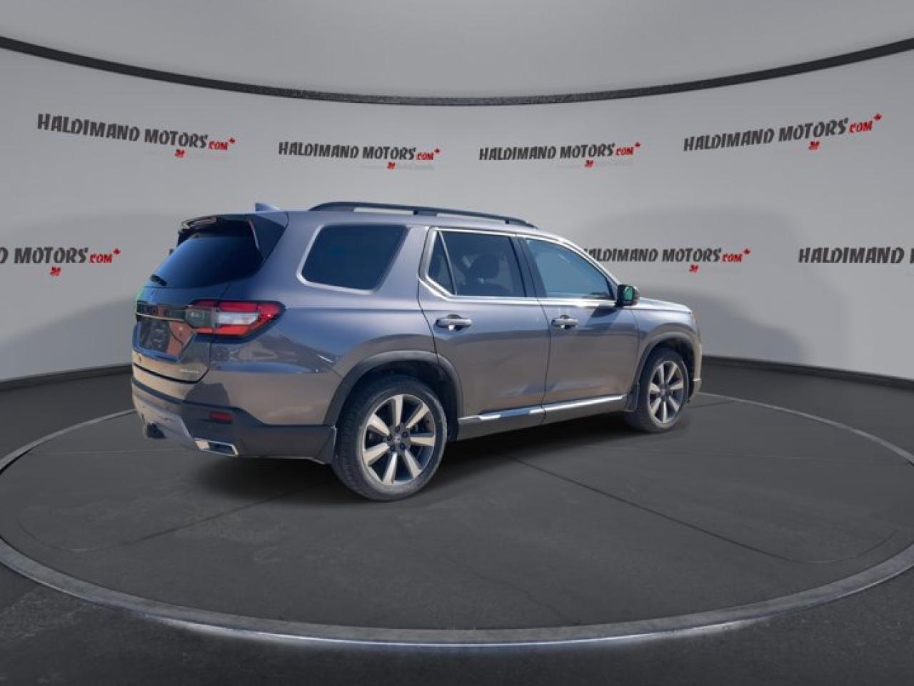 2023 Honda Pilot Touring AWD | No accidents Photo