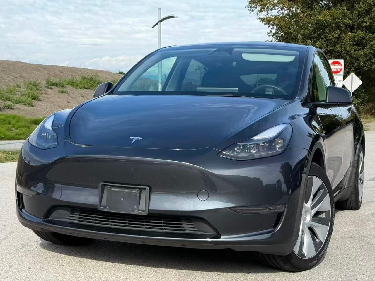 Used 2024 Tesla Model Y RWD/ NO ACCIDENT/ BC LOCAL/ ONE OWNER for sale in Richmond, BC