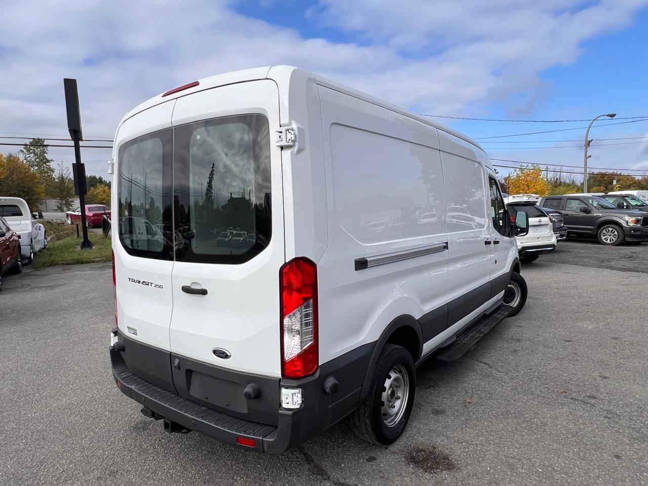 2017 Ford Transit Cargo Van  Photo4