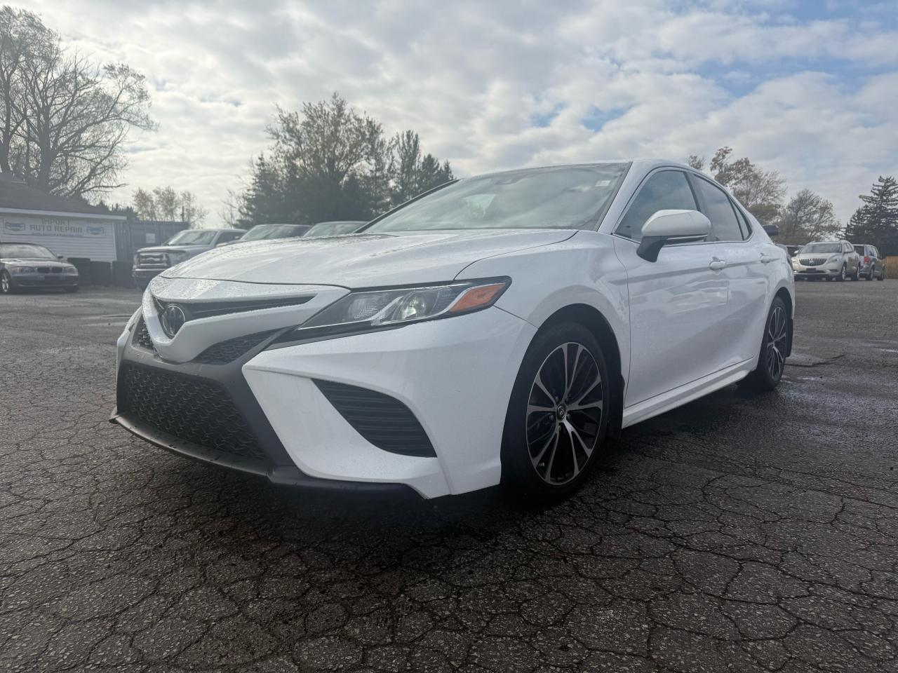 2018 Toyota Camry SE Photo