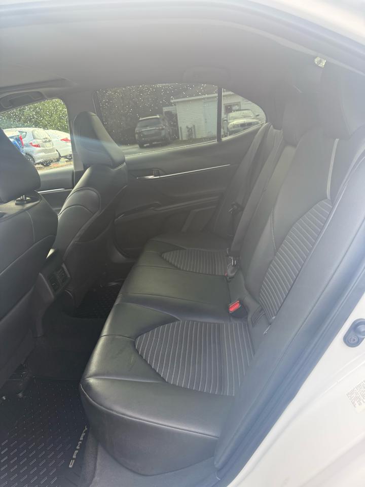 2018 Toyota Camry SE Photo32