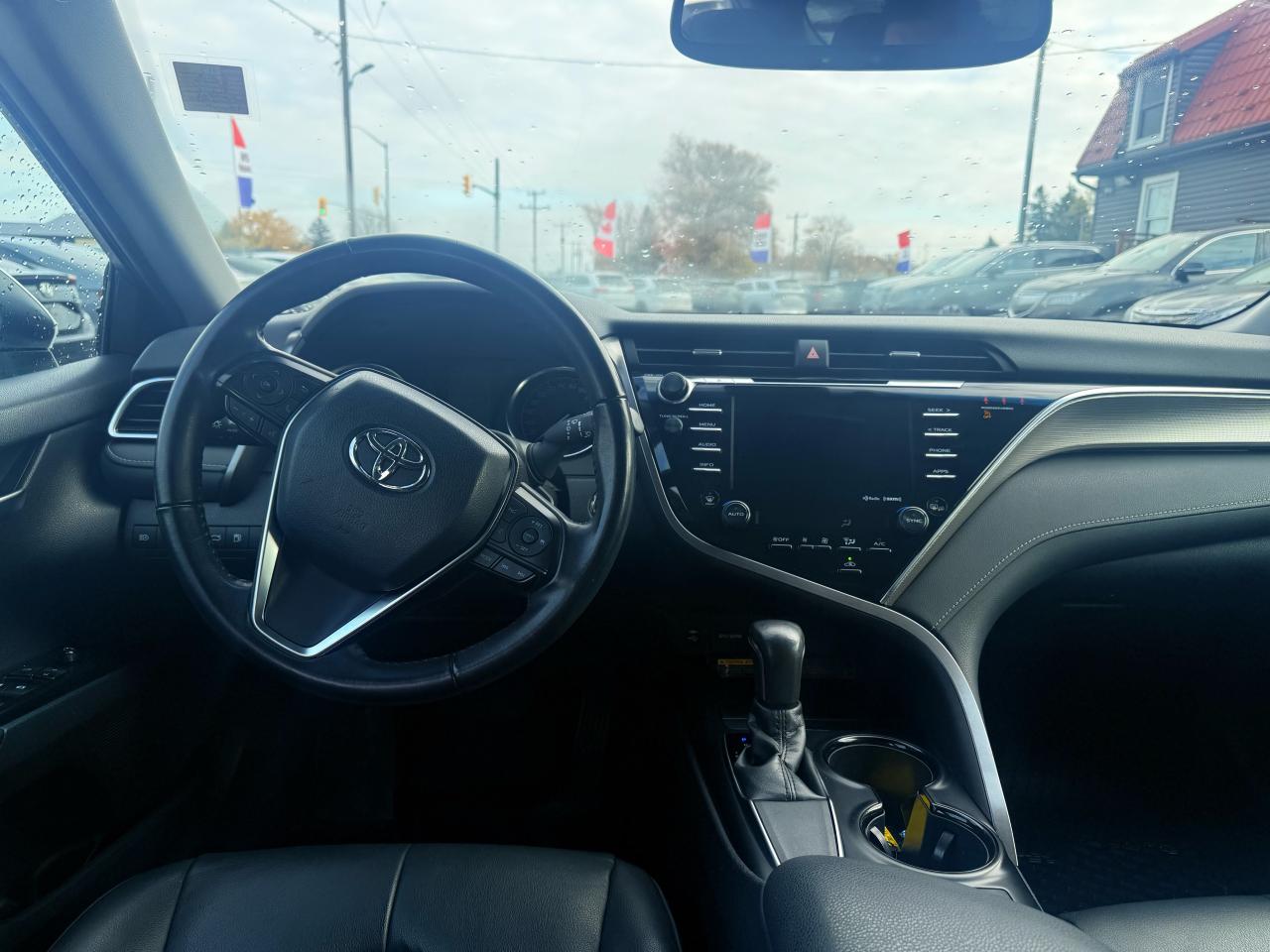 2018 Toyota Camry SE Photo