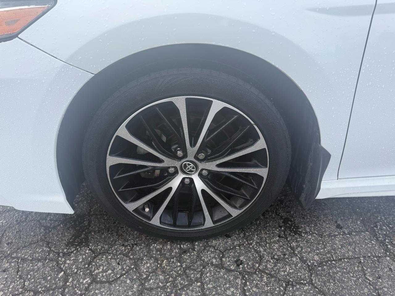 2018 Toyota Camry SE Photo30