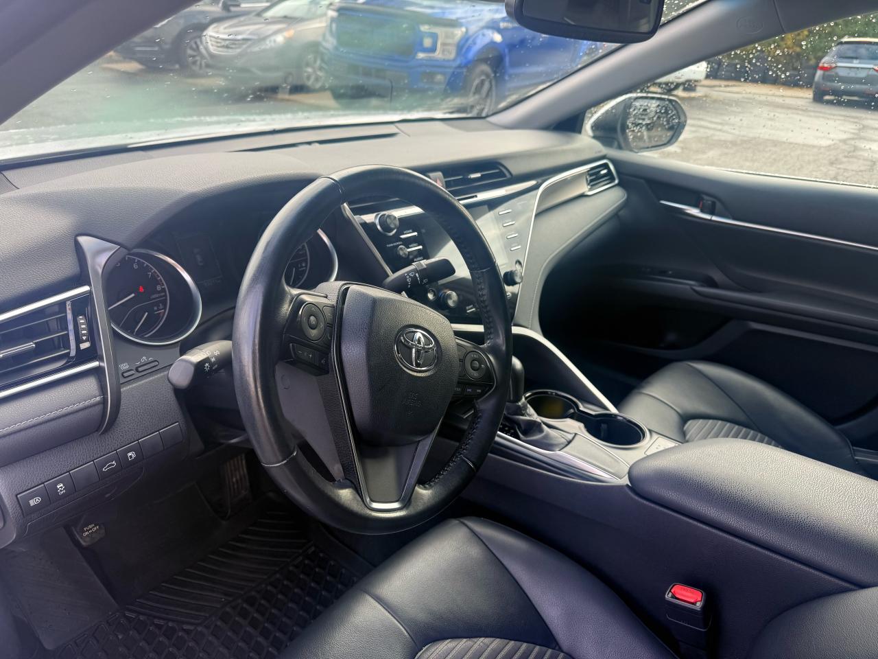 2018 Toyota Camry SE Photo