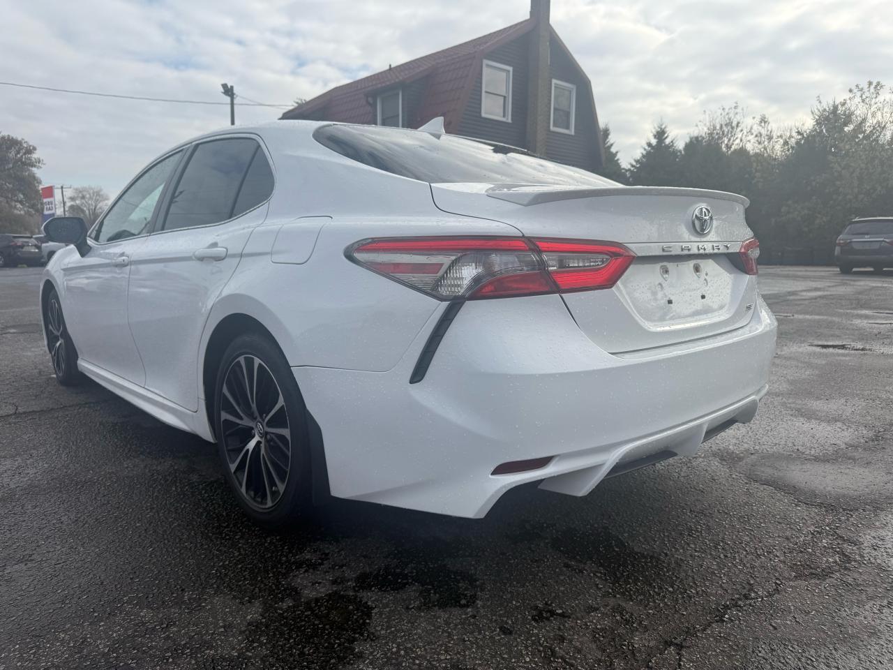 2018 Toyota Camry SE Photo