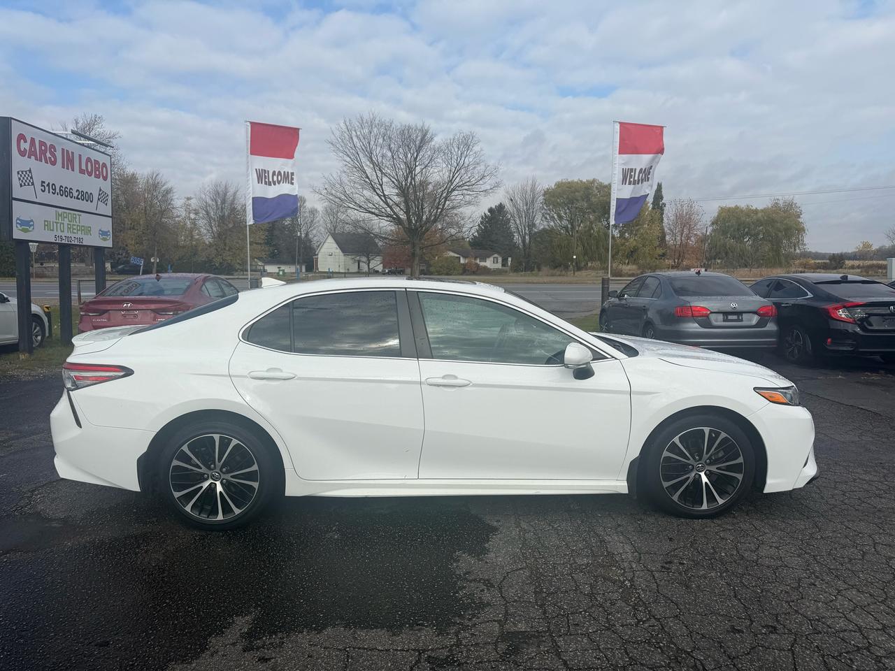 2018 Toyota Camry SE Photo