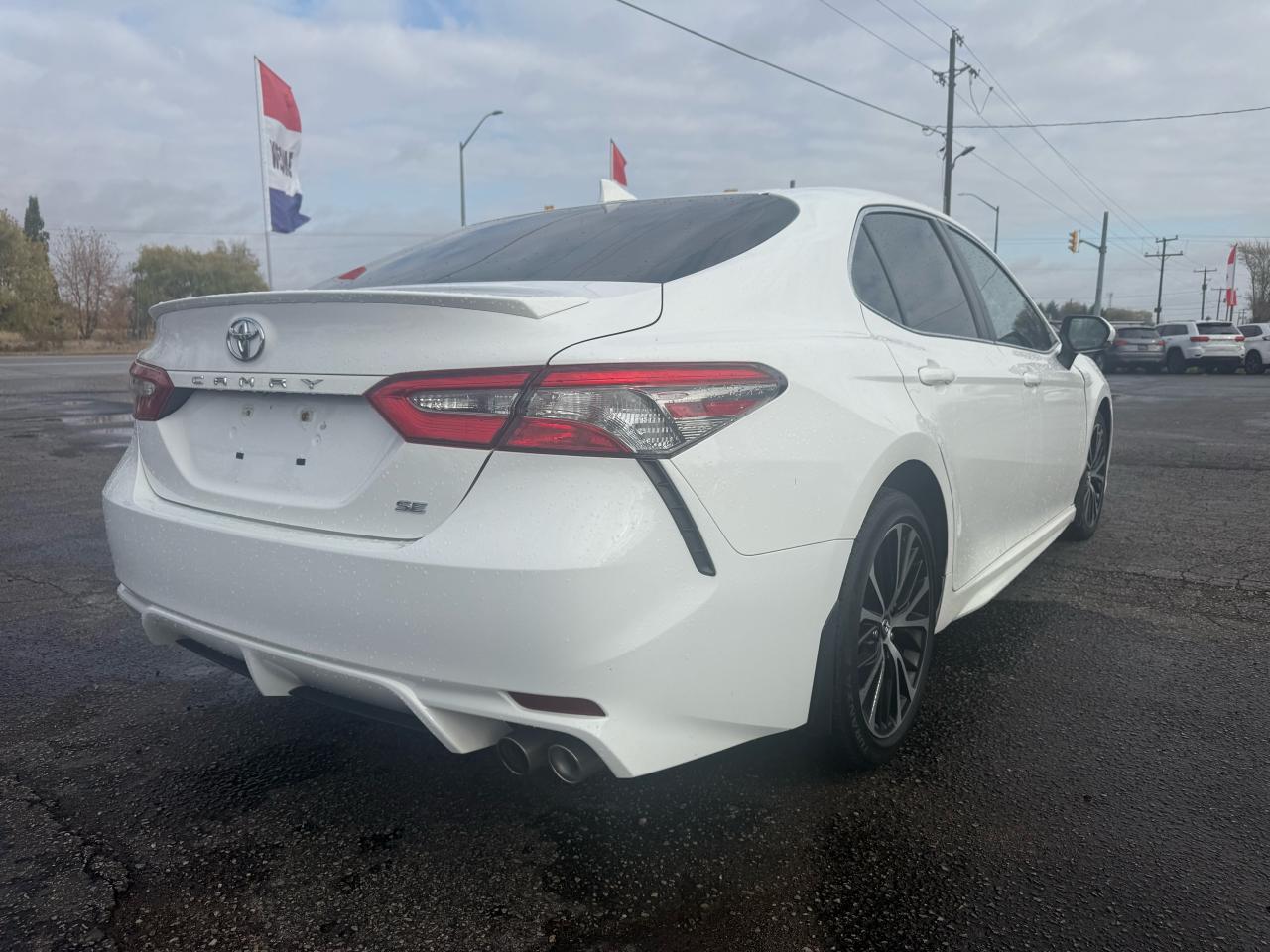 2018 Toyota Camry SE Photo24