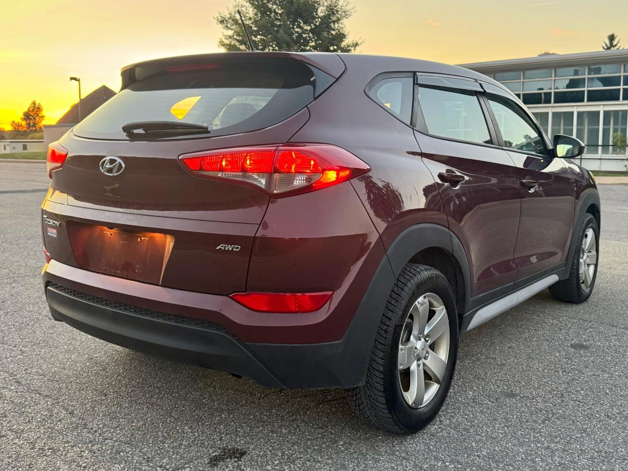 2017 Hyundai Tucson AWD 4dr 2.0L Photo2